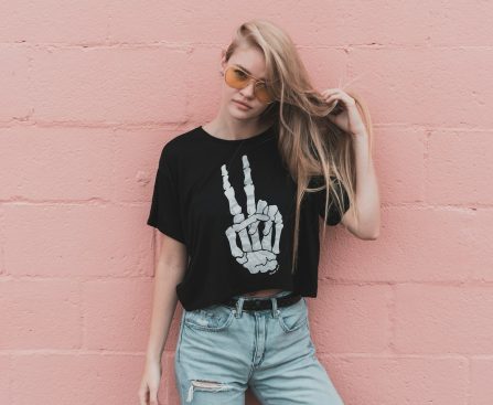Minimalistische sieraden combineren met dagelijkse outfits