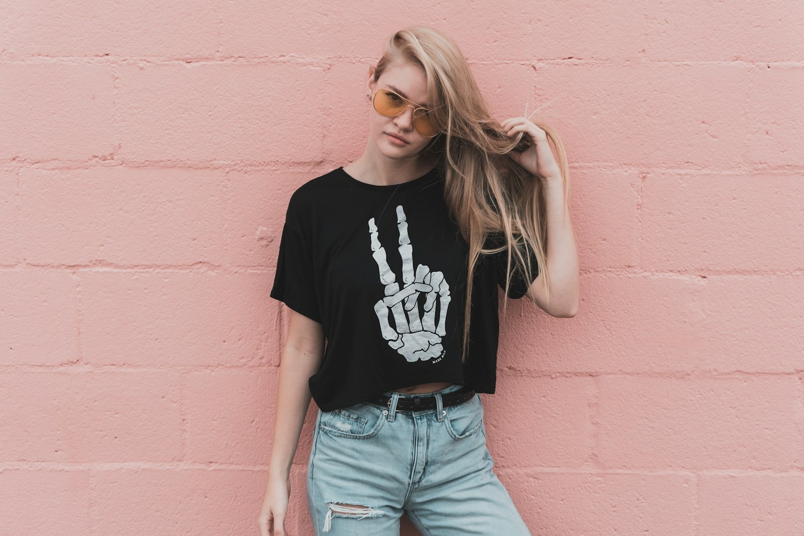 Minimalistische sieraden combineren met dagelijkse outfits