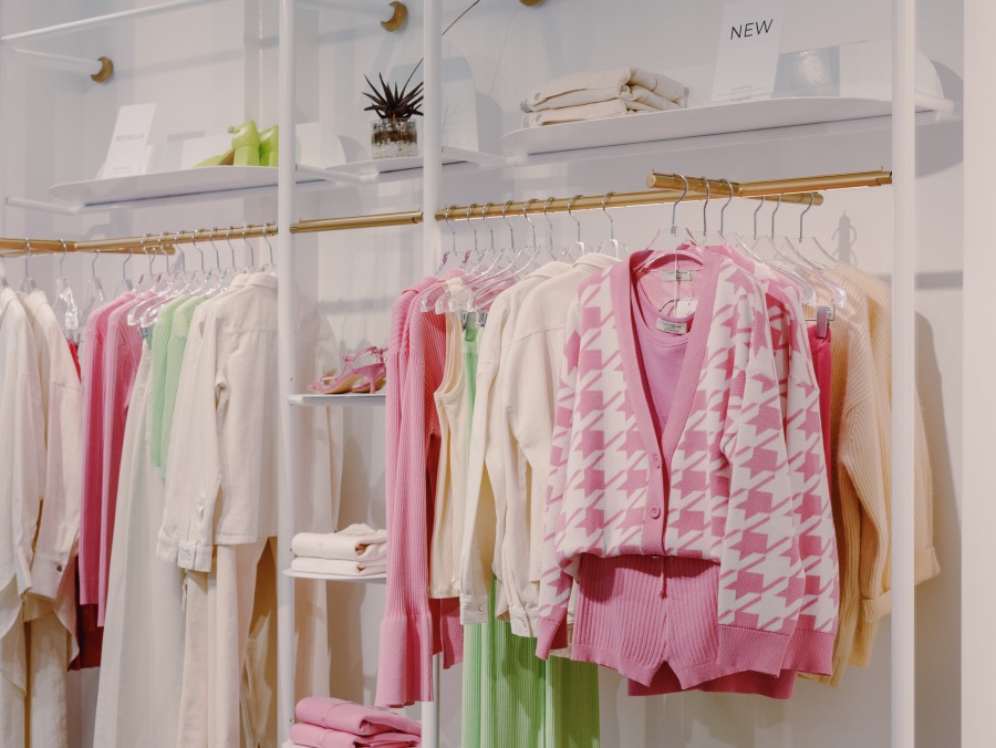 ONTDEK DE PRACHTIGE DAMESOUTFITS VAN HET WINKELTJE VAN LYNN! ONTDEK DE PRACHTIGE DAMESOUTFITS VAN HET WINKELTJE VAN LYNN!