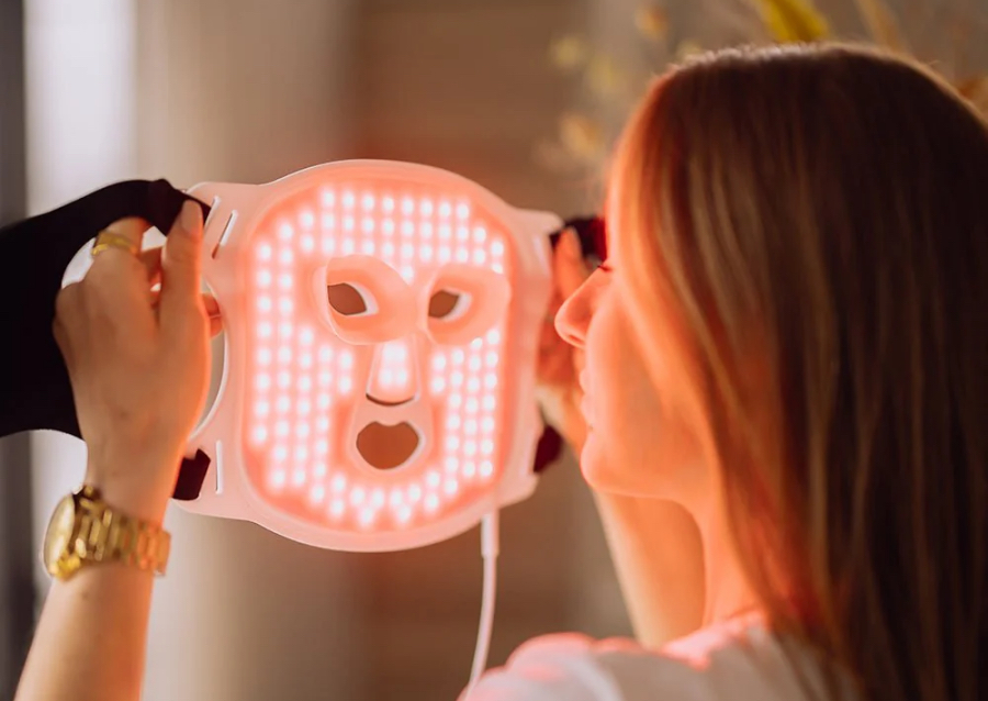 ROOD LICHT THERAPIE VOOR JE HUID EN GEZICHT! ROOD LICHT THERAPIE VOOR JE HUID EN GEZICHT!