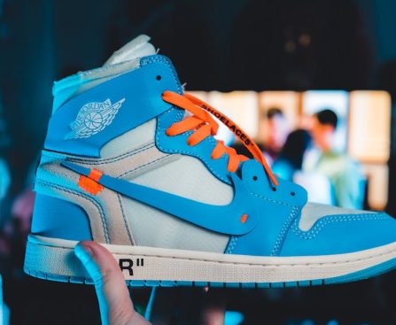 Beste damesschoenen voor doorgezakte voeten 2024: Stabiliteit en biomechanische steun